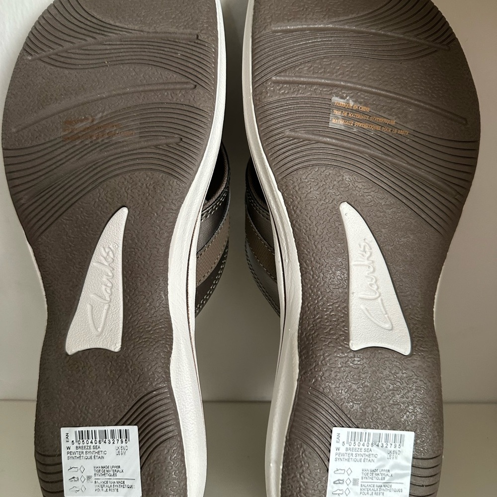 Clarks 9 M Women’s Pewter Sandals - Picture 3 of 4